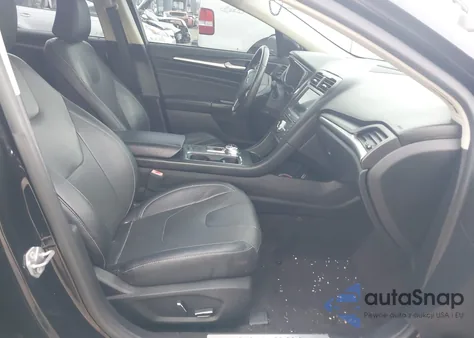 2020 Ford Fusion Titanium z USA, uszkodzony, nr VIN 3FA6P0K90LR104273